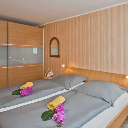 Appartement Zur Ostsee 4 *