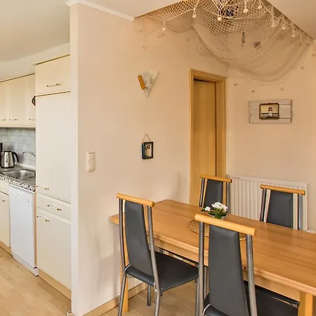 Appartement Zur Ostsee 4 *